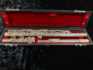 Used Pearl PFL-761 Flute with Open Holes, Solid Silver Headjoint #7344